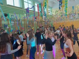 b_1024_768_0_00_images_2023_2024_WYDARZENIA_Choinka_419921483_840370427890907_4636074579541185781_n